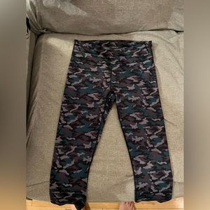 Size Small Camo Print Cropped Athletic Leggings